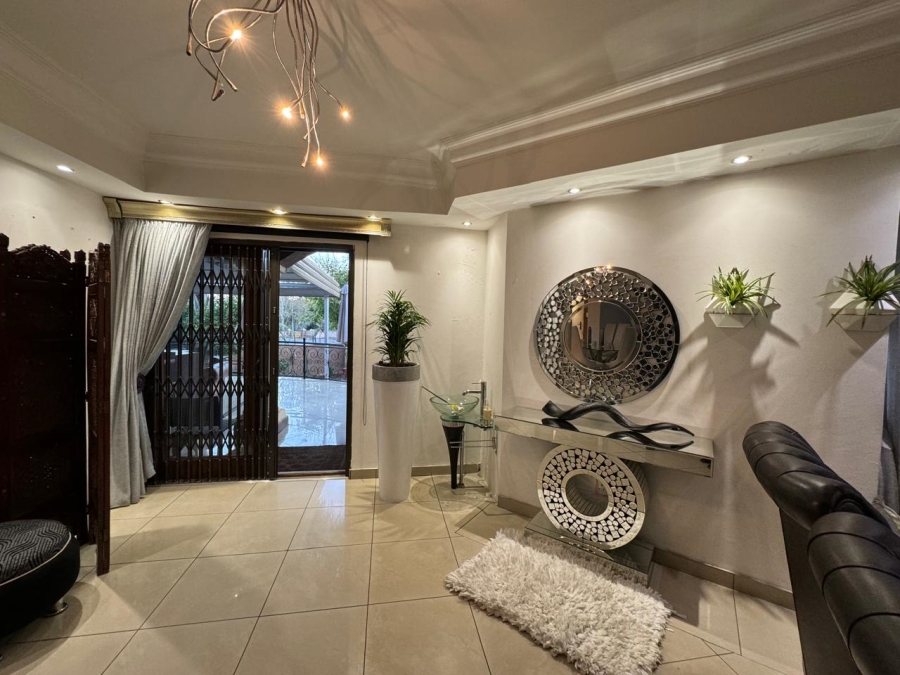 5 Bedroom Property for Sale in Birdwood Estate North West